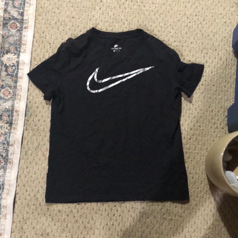 Black Nike tee shirt